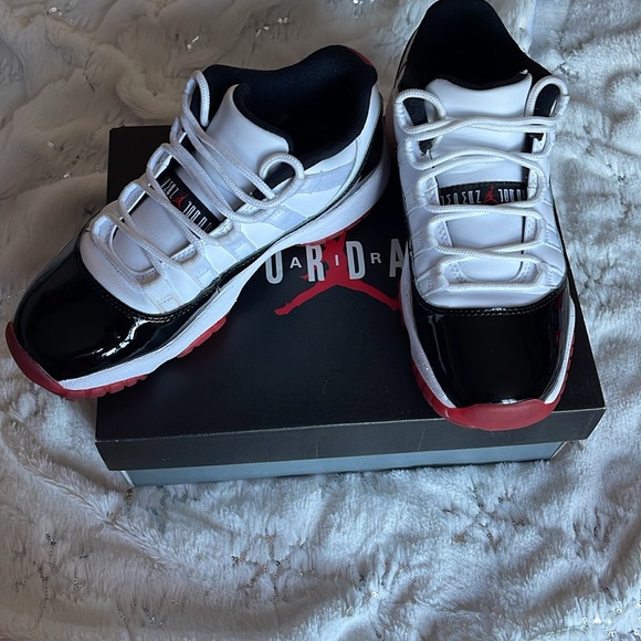 Jordan 11 low University, red black and white retro - Picture 2 of 7